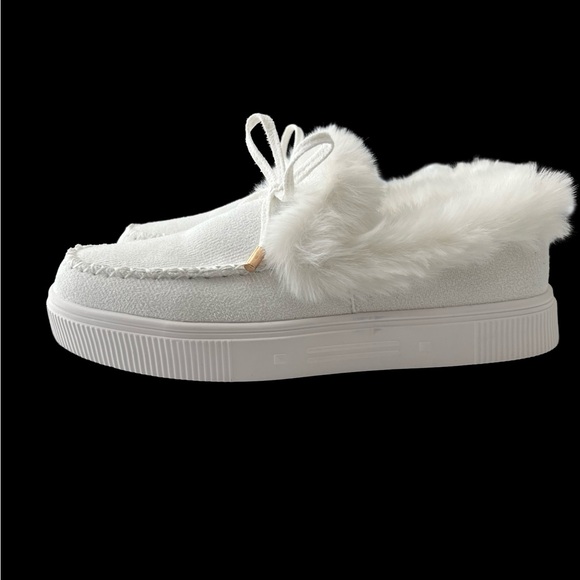SHEIN White Winter Platform Slide On Shoes (New and Unused) - Picture 4 of 15